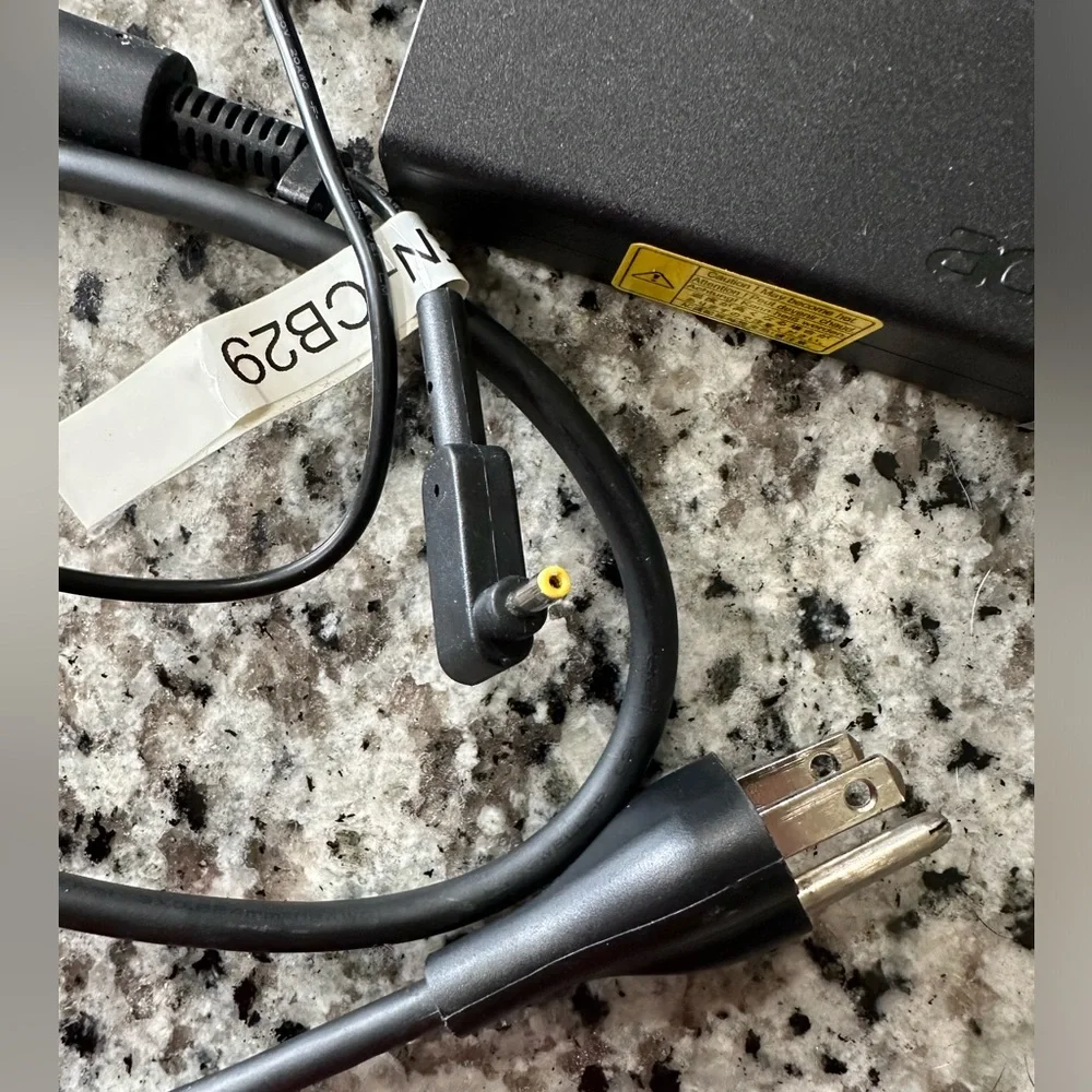 (1) ACER A11-065N1A 19V 3.42A 65W Genuine Original AC Power Adapter Charger